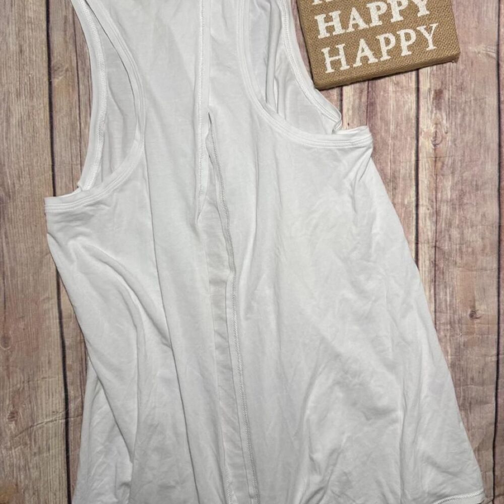 Lululemon Women's White Tank open back GuC